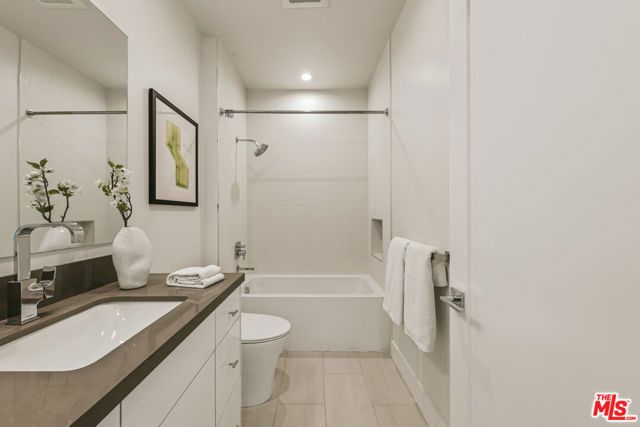 3222 S Barrington Avenue, Los Angeles, CA 90066