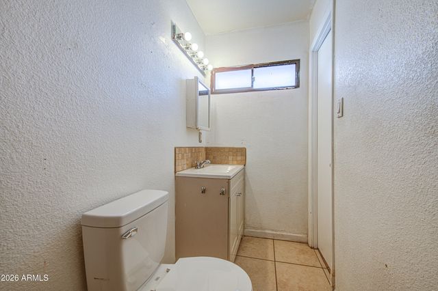 7922 W EARLL Drive, Phoenix, AZ 85033