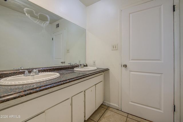 7922 W EARLL Drive, Phoenix, AZ 85033