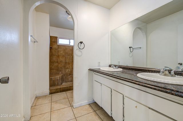7922 W EARLL Drive, Phoenix, AZ 85033
