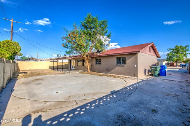 7922 W EARLL Drive, Phoenix, AZ 85033