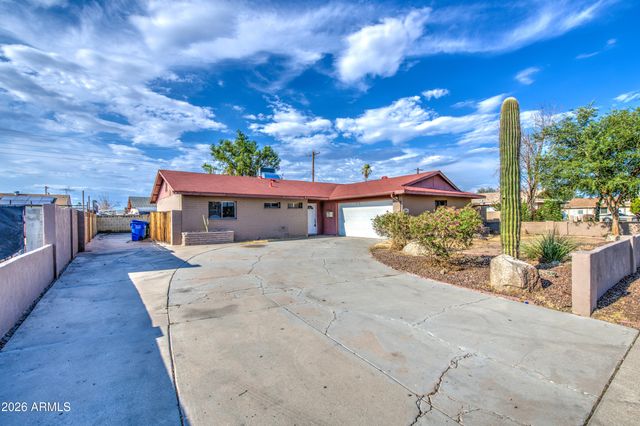 7922 W EARLL Drive, Phoenix, AZ 85033