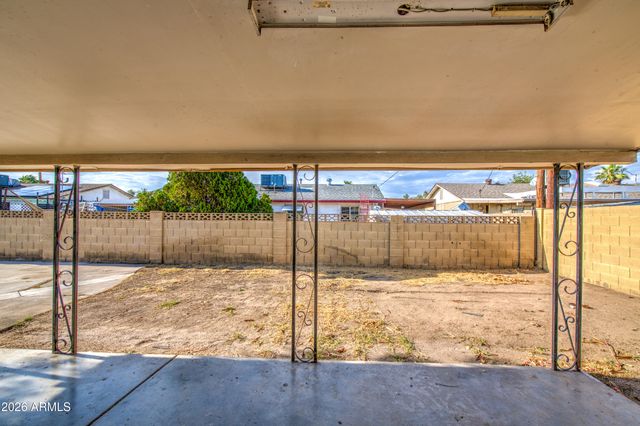 7922 W EARLL Drive, Phoenix, AZ 85033