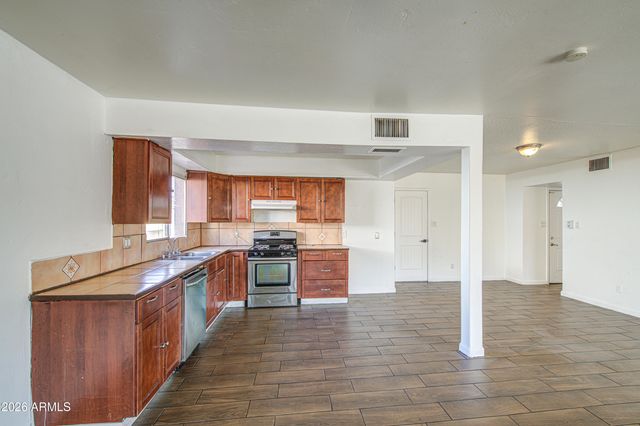 7922 W EARLL Drive, Phoenix, AZ 85033