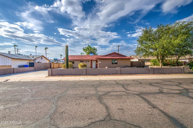 7922 W EARLL Drive, Phoenix, AZ 85033