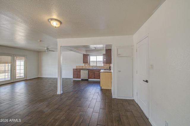 7922 W EARLL Drive, Phoenix, AZ 85033