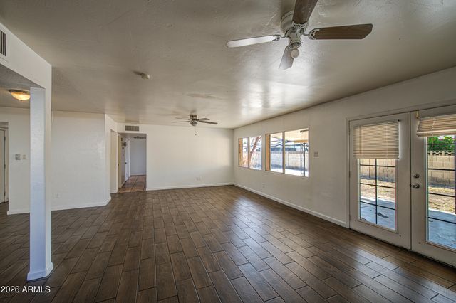 7922 W EARLL Drive, Phoenix, AZ 85033