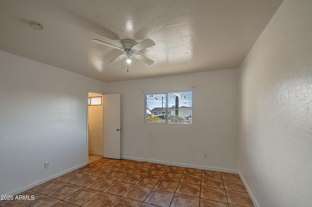 7922 W EARLL Drive, Phoenix, AZ 85033