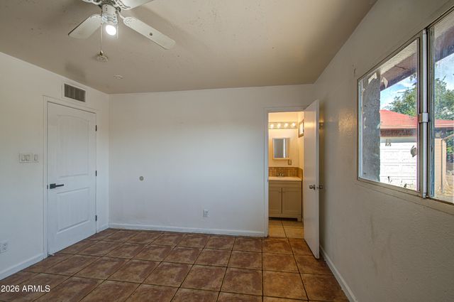 7922 W EARLL Drive, Phoenix, AZ 85033