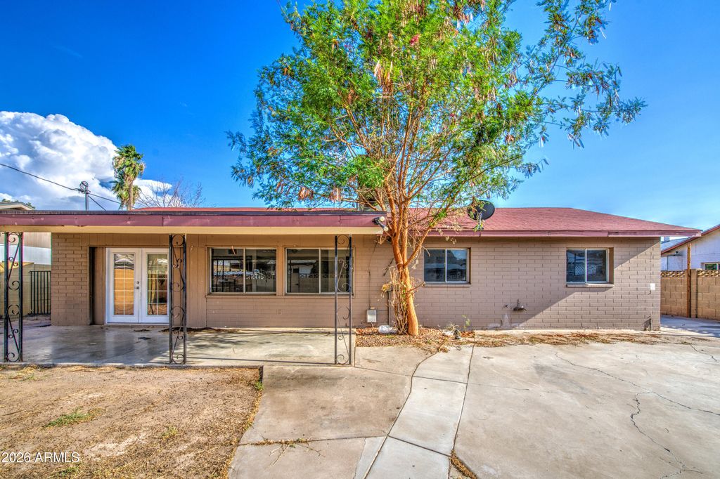 7922 W EARLL Drive, Phoenix, AZ 85033