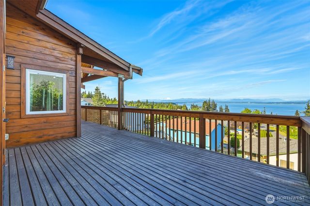 1051 Lightning Way, Camano Island, WA 98282