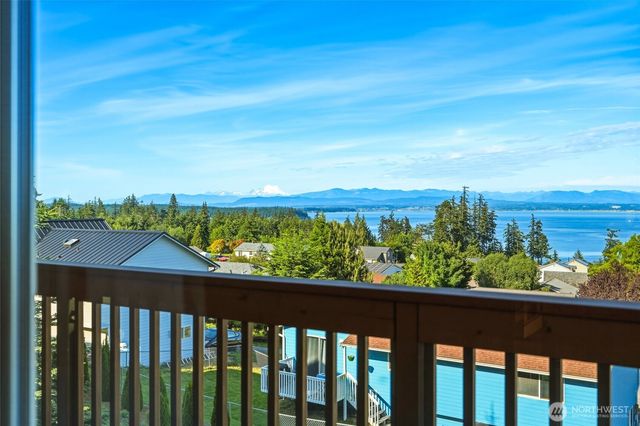 1051 Lightning Way, Camano Island, WA 98282