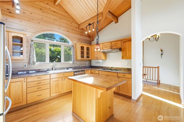 1051 Lightning Way, Camano Island, WA 98282