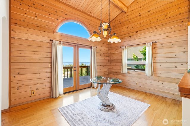 1051 Lightning Way, Camano Island, WA 98282