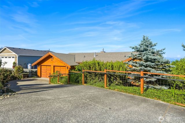 1051 Lightning Way, Camano Island, WA 98282