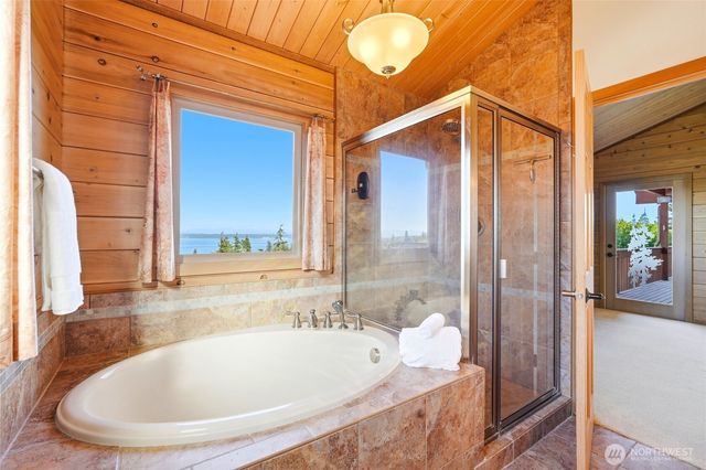 1051 Lightning Way, Camano Island, WA 98282