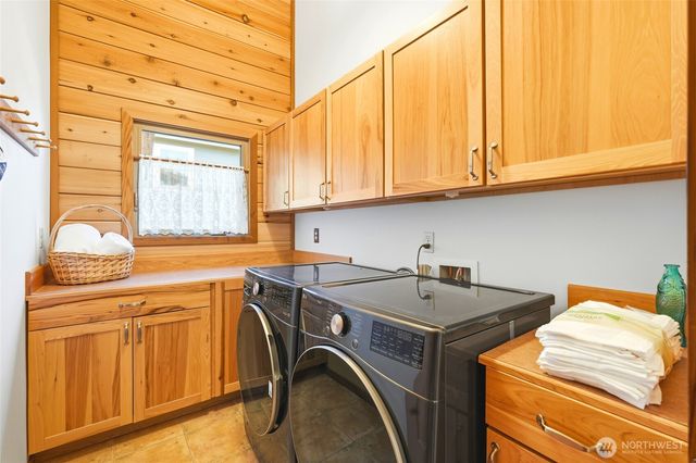 1051 Lightning Way, Camano Island, WA 98282