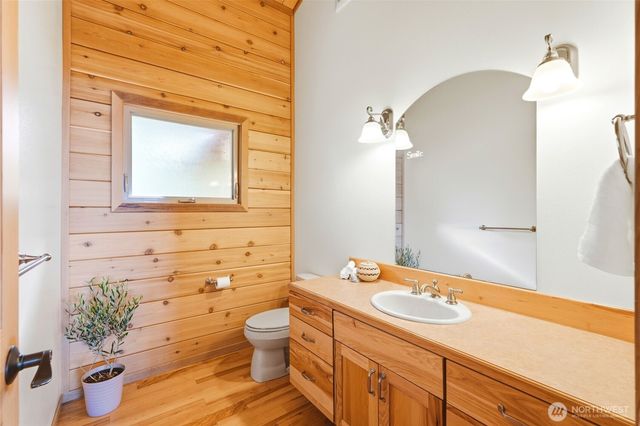1051 Lightning Way, Camano Island, WA 98282