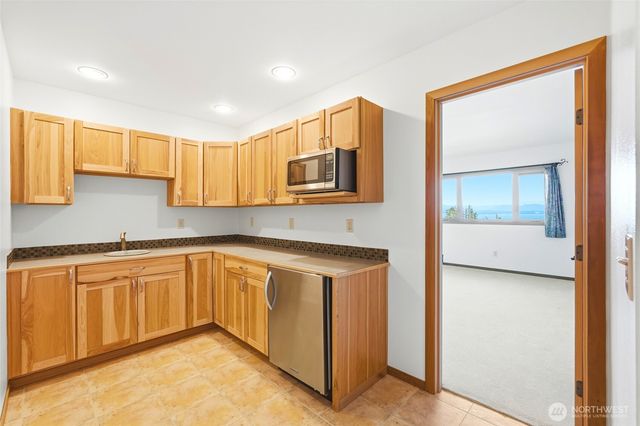 1051 Lightning Way, Camano Island, WA 98282