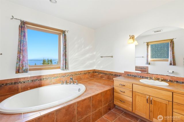 1051 Lightning Way, Camano Island, WA 98282