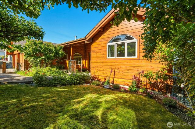 1051 Lightning Way, Camano Island, WA 98282