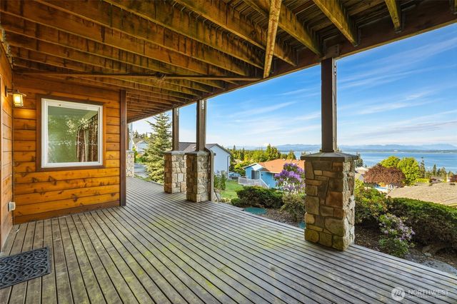1051 Lightning Way, Camano Island, WA 98282