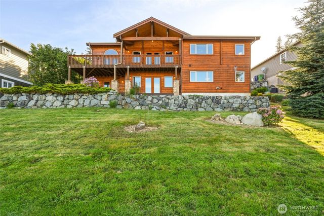 1051 Lightning Way, Camano Island, WA 98282