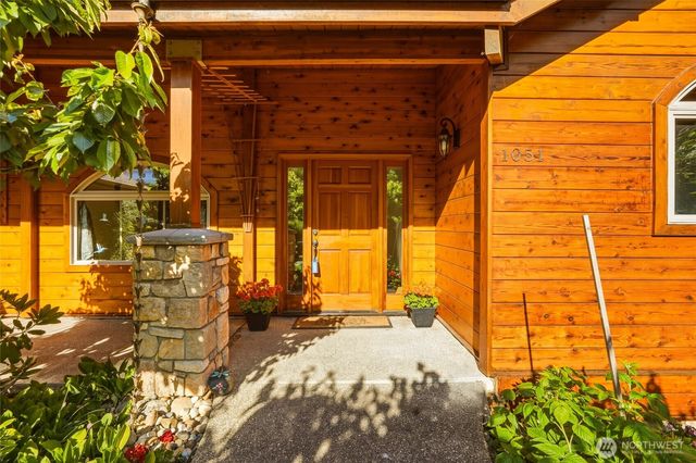 1051 Lightning Way, Camano Island, WA 98282