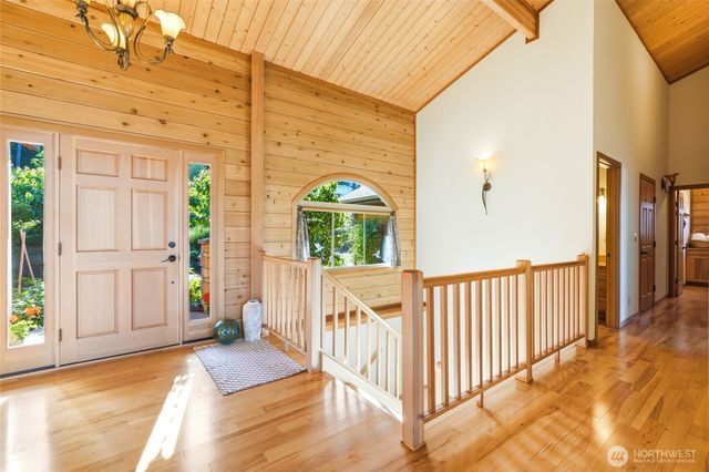 1051 Lightning Way, Camano Island, WA 98282