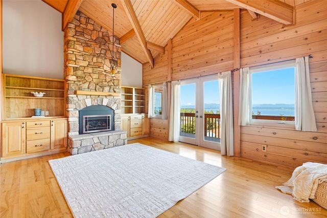 1051 Lightning Way, Camano Island, WA 98282