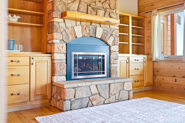 1051 Lightning Way, Camano Island, WA 98282