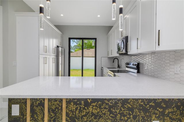 20 PINE HILL LANE, Palm Coast, FL 32164