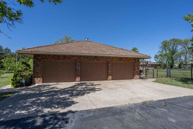 12400 E Lynne, Wichita, KS 67207