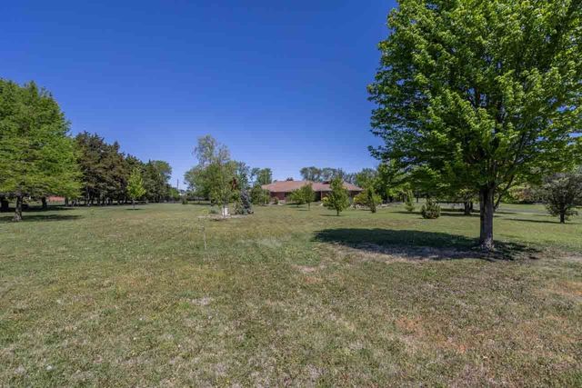 12400 E Lynne, Wichita, KS 67207