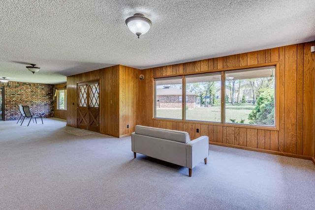 12400 E Lynne, Wichita, KS 67207