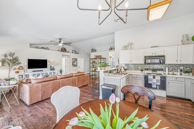 2082 E SAN TAN Court, Gilbert, AZ 85296