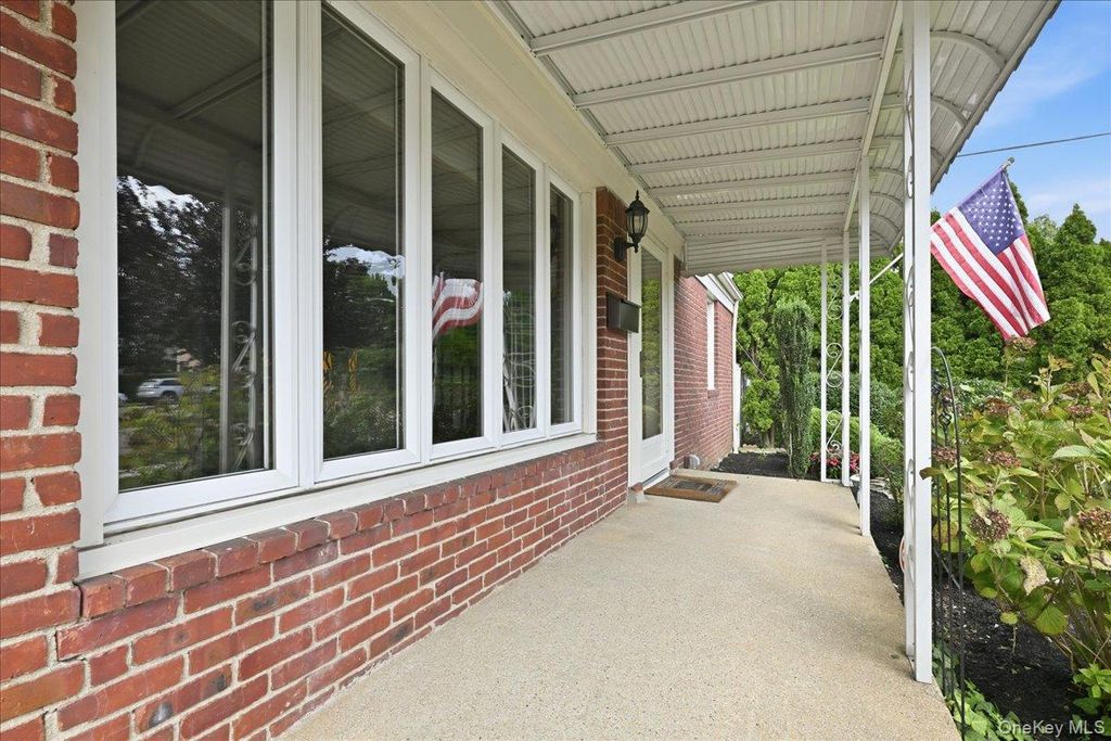 303 Caroline Avenue, Garden City South, NY 11530 — photo 3