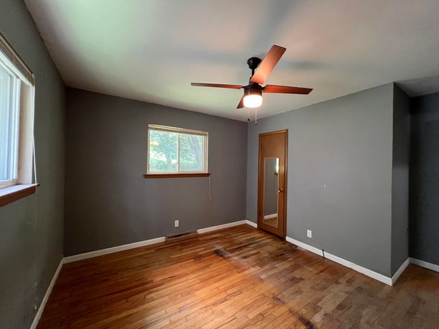 1949 S Broadway Avenue, Springfield, MO 65807