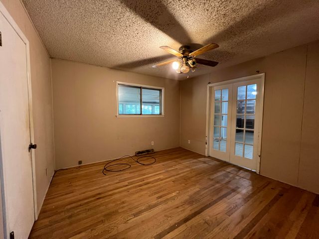 1949 S Broadway Avenue, Springfield, MO 65807