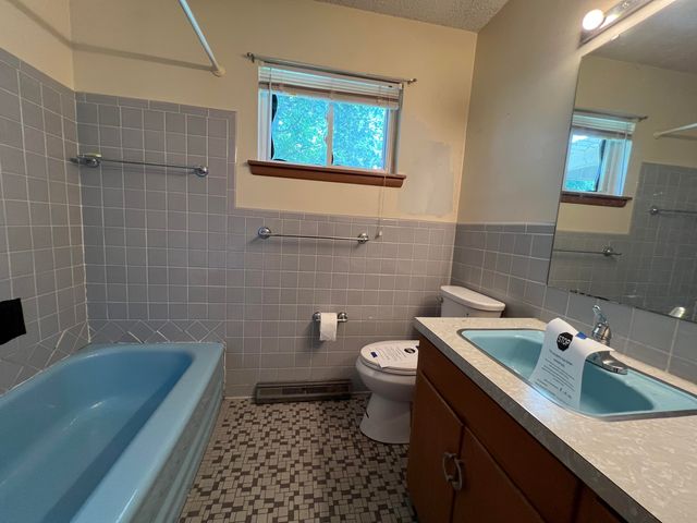 1949 S Broadway Avenue, Springfield, MO 65807