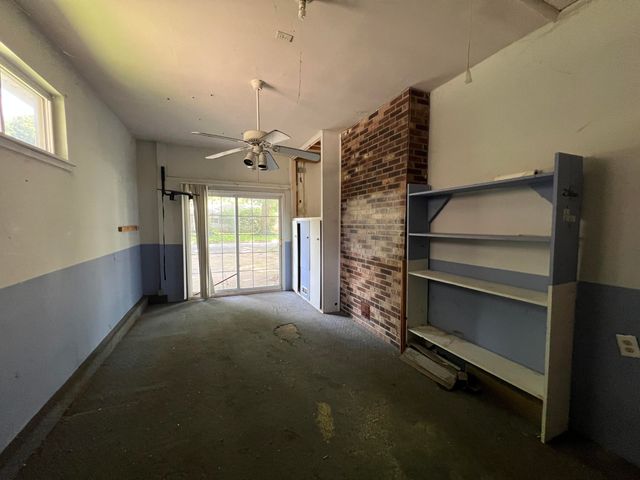 1949 S Broadway Avenue, Springfield, MO 65807