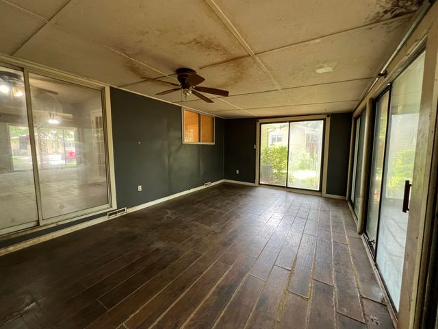 1949 S Broadway Avenue, Springfield, MO 65807