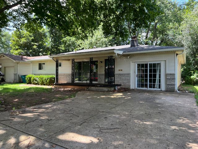 1949 S Broadway Avenue, Springfield, MO 65807