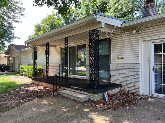 1949 S Broadway Avenue, Springfield, MO 65807