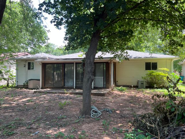 1949 S Broadway Avenue, Springfield, MO 65807