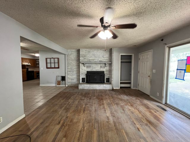 1949 S Broadway Avenue, Springfield, MO 65807