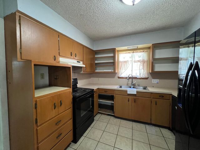 1949 S Broadway Avenue, Springfield, MO 65807