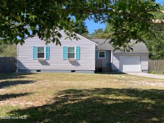 101 Avon Drive, Hubert, NC 28539