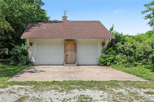 321 N Buckner Tarsney Road, Buckner, MO 64016