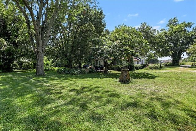 321 N Buckner Tarsney Road, Buckner, MO 64016